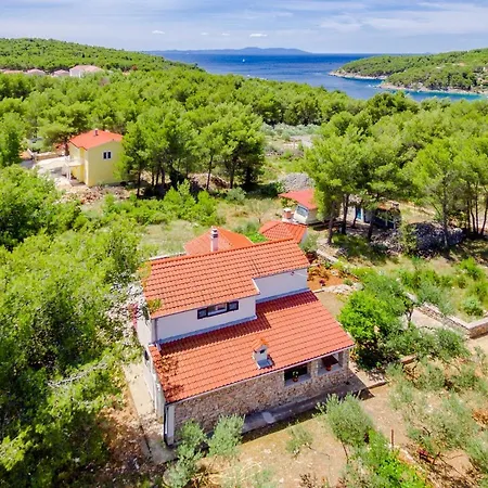With Parking Space Milna, Brac - 11088 Apartamento Milna (Brac)