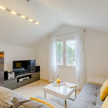 Apartamento With Parking Space Milna, Brac - 11088 *