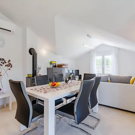 With Parking Space Milna, Brac - 11088 Apartamento