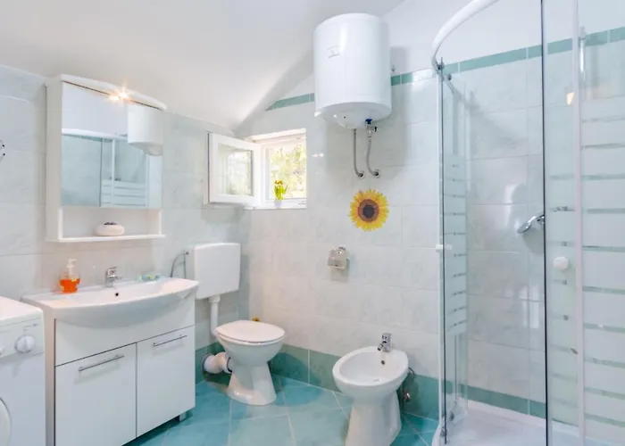 With Parking Space Milna, Brac - 11088 شقة