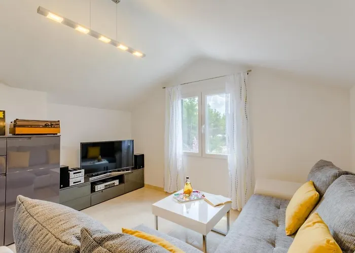 شقة With Parking Space Milna, Brac - 11088 *